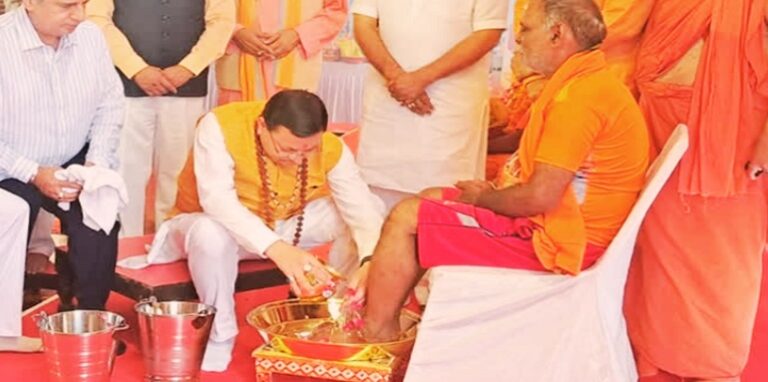 CM Dhami welcomed the Kanwariyas