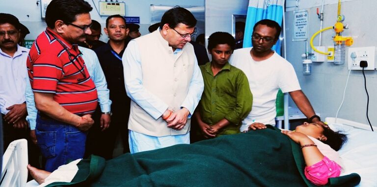 CM Dhami visited the hospital to inquire about their health