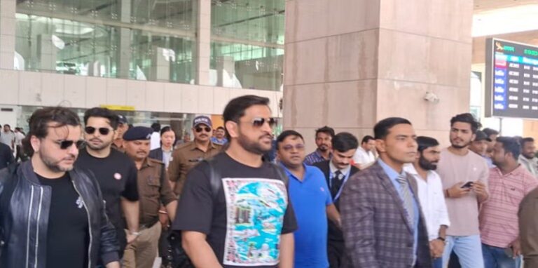 Dhoni reached Dehradun
