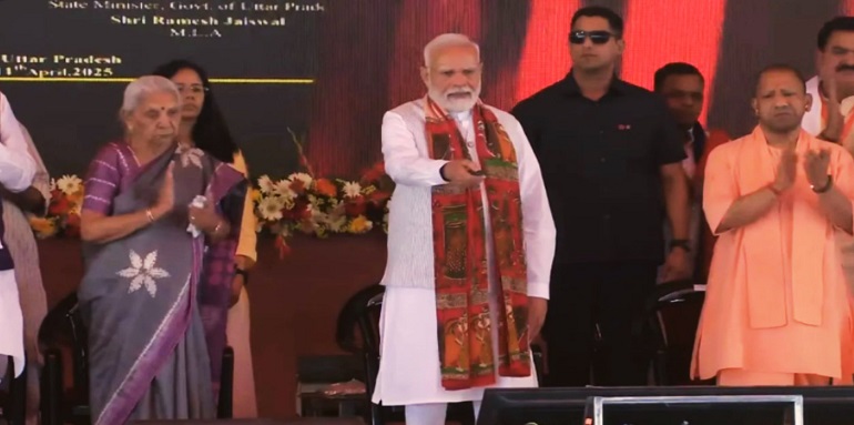 PM Modi inaugurated and laid the foundation stone of 44 development projects worth ₹3900 crore