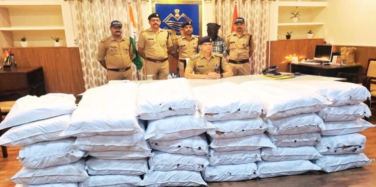 Police and STF arrested smuggler