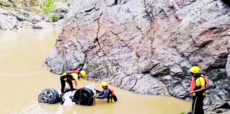 Thar SUV fell into Alaknanda river
