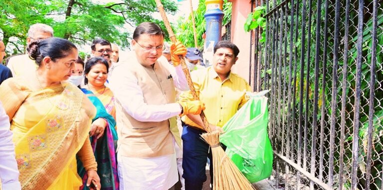 CM Dhami gave the message of cleanliness