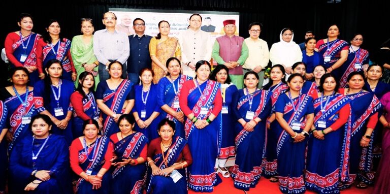 CM Dhami honored 13 women with Teelu Rauteli Award