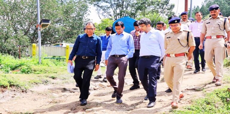 Central team reached the disaster-hit areas of the state, conducted aerial survey in Chamoli