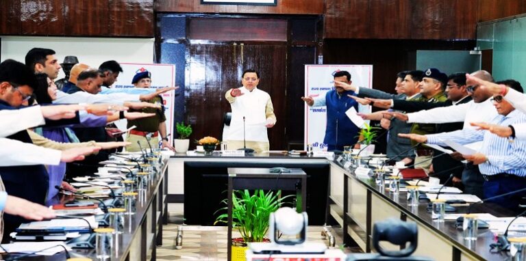CM Dhami administered the oath of integrity to the officials