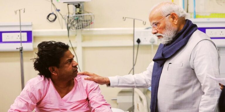 PM Modi met the blast victims in the hospital