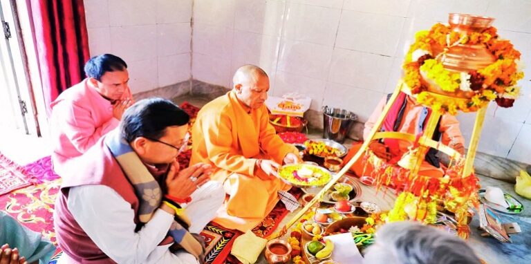 CM Yogi Adityanath offered prayers at the ancient Shiva temple in Yamkeshwar