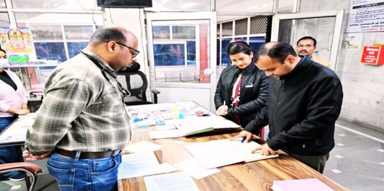 District Magistrate conducted a surprise inspection of the government hospital