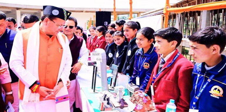 CM Dhami interacted with child scientists