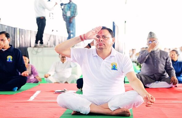 CM Dhami performed yoga