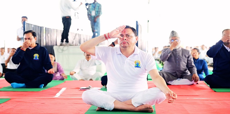 CM Dhami performed yoga