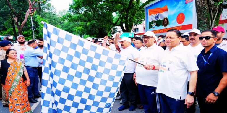 CM Dhami flagged off the 'Run for Kargil Heroes' marathon