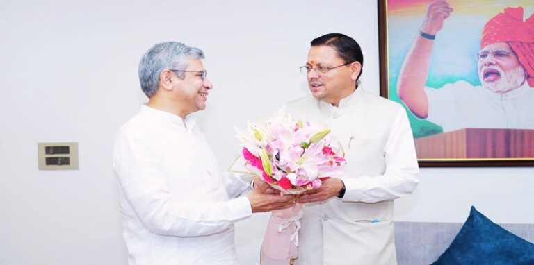CM Dhami met the Railway Minister in New Delhi