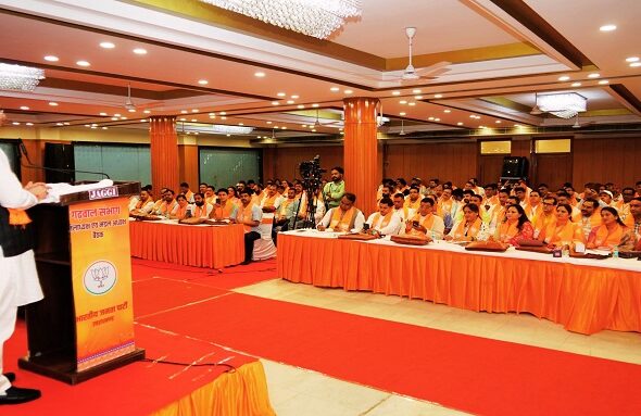 CM Dhami interacted with the workers